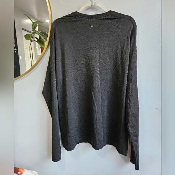 Lululemon Athletica Long sleeve top men Size XL workout top - Picture 2 of 4